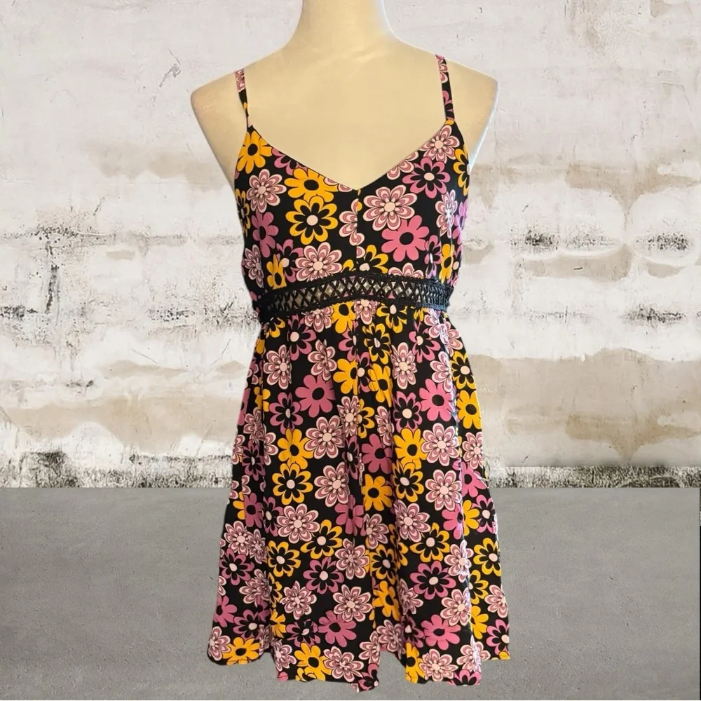 Live to be Spoiled Women's Floral Mini Dress Size Large - Picture 2 of 6